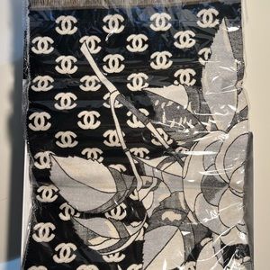 Women’s scarf style like channel New condition with box and tags attached